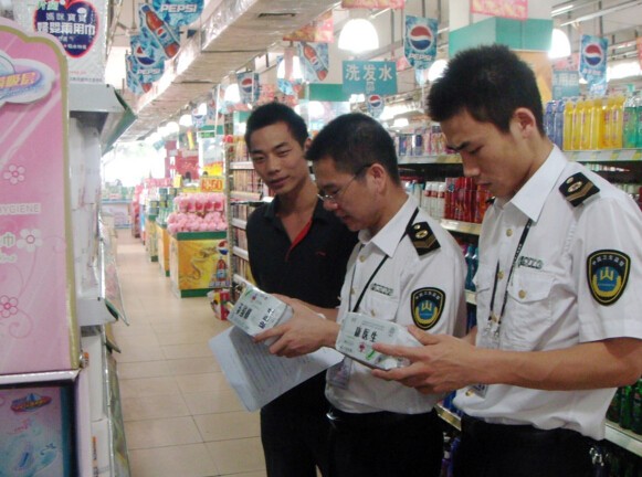 工商局繳獲450件假冒“心相印”卷紙