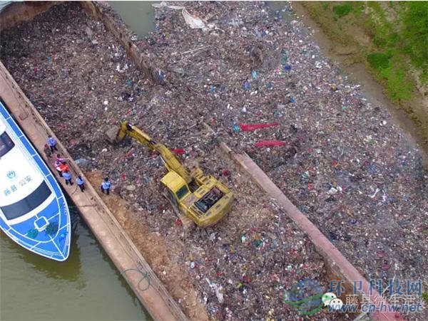 东莞400吨垃圾偷倒广西藤县河道 当地已全城停水