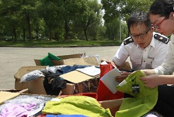 天津检验检疫局退运一批不合格进口服装