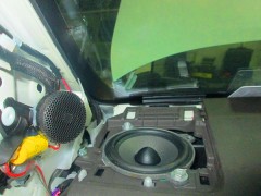 濰坊豐田霸道汽車音響改裝三分頻喇叭
