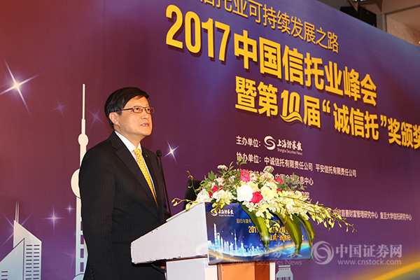 連平:今年經濟或“前高后低” “去杠桿”需把握好力度