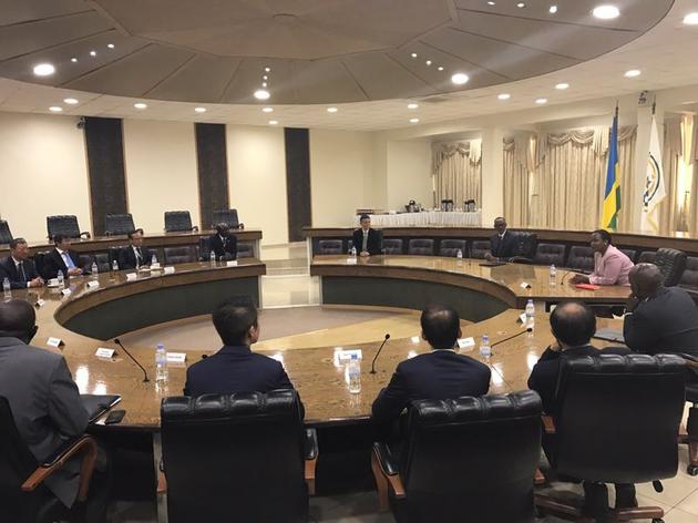 卢旺达总统与马云等中国企业家交流
