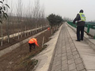 玉华宫管理所路容路貌整治和改善路域环境一起抓