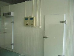 本人在安徽地区，专业回收各种冷库、制冷设备，空调.