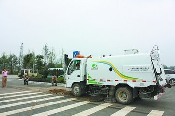 桂林市五城区环卫机械化清扫率升至80%