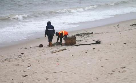 福建晋江年投入570万元财政资金 开展为期五年的海漂垃圾整治行动 