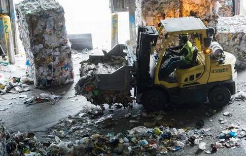 中国拒收“洋垃圾” 美国小镇处理垃圾能力面临挑战