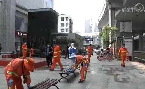 武汉2万多环卫人员全市大扫除 全方位细致消杀