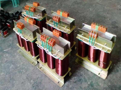 光辉变压器回收/上海闵行回收多晶硅铸锭炉-配电柜回收
