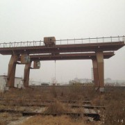 上海崇明地区，各种型号报废行车码头吊回收分解加工中心