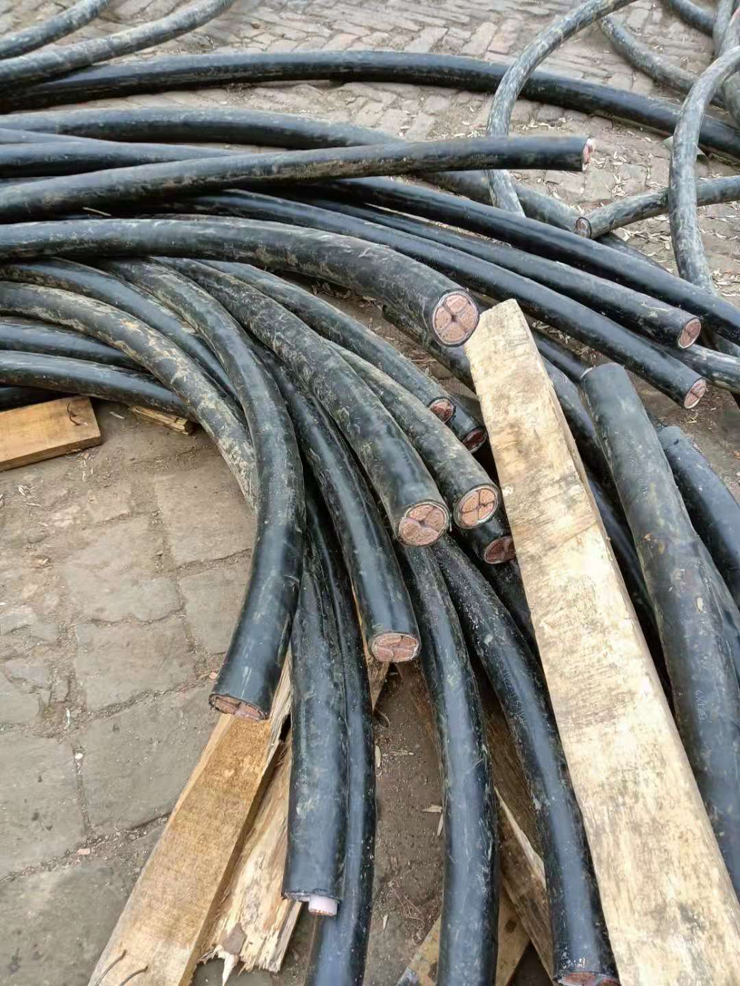 茂名电白县批量电缆回收单位-回收再利用
