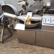 高價(jià)回收滾揉機(jī)斬拌機(jī)等食品廠肉制品廠食品加工設(shè)備整廠回收
